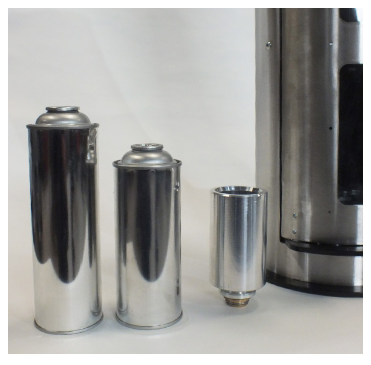 Pneumatyczne napełnianie puszek aerozolowych do średnich i dużych serii.